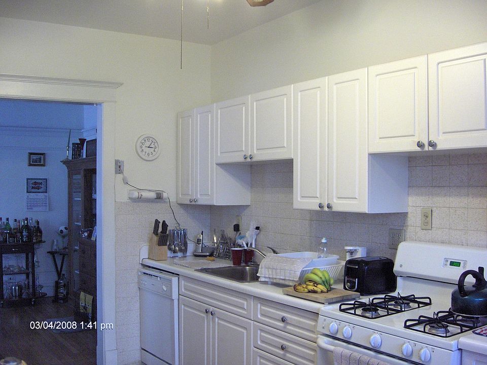 1st image of 1431 W Victoria St #3