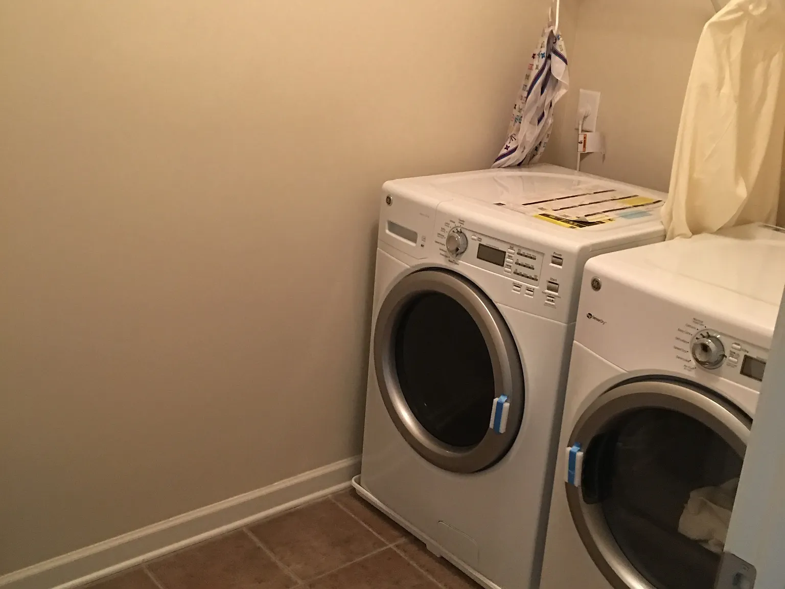 4 bed, 2.5 bath, 2750 sqft, $2,900 — Photo 4