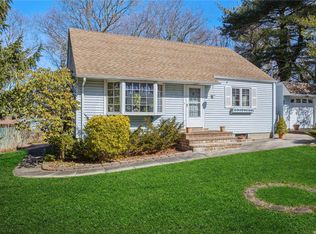 65 Clearview Ave, Selden, NY 11784