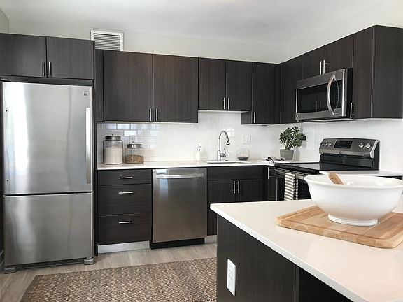 3rd image of 1303 Delaware Ave #50579e26b