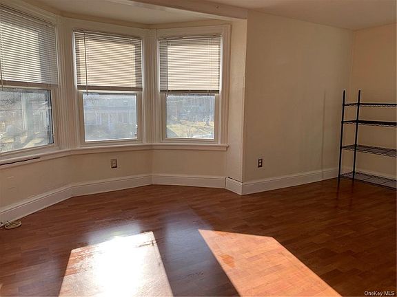 3rd image of 28 Duncan Ave #2