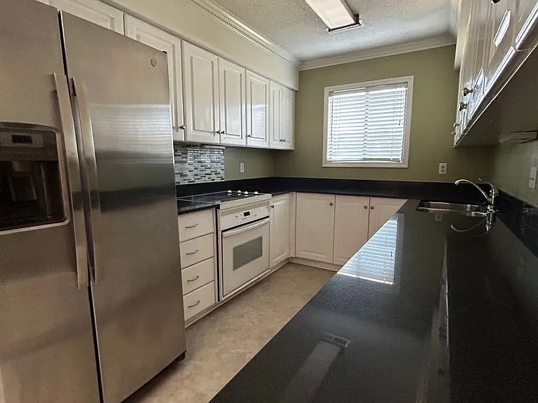 2158 Graystone Dr — Photo 3
