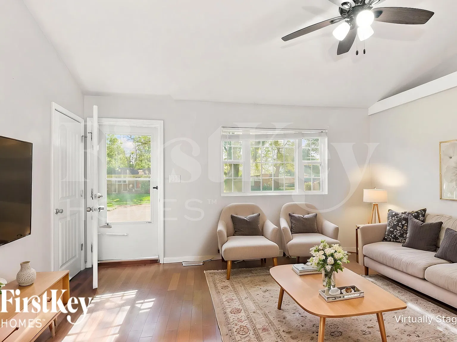 3 bed, 1.0 bath, 912 sqft, $1,355 — Photo 4