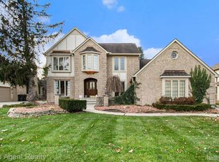 54511 Ridgeview Dr, Shelby Township, MI 48316