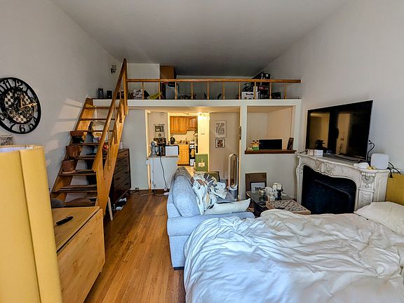 3rd image of 10 W 76th St APT 3B