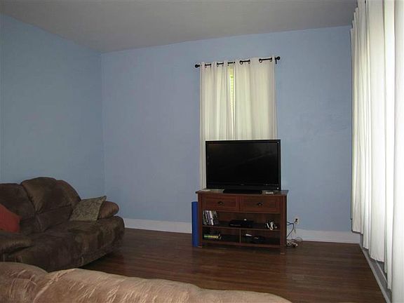 2nd image of 604 S Walnut St