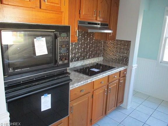 2nd image of 15900 Glenridge Ave