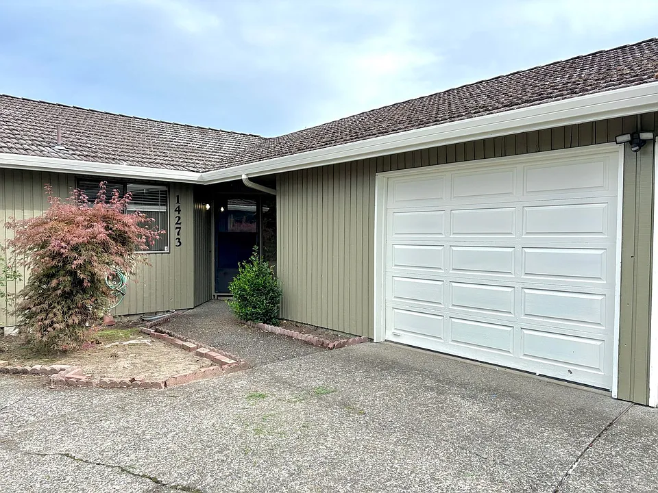 14273 & 14275 SW Daphne St