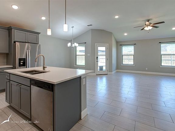 4th image of 3009 Oakley St