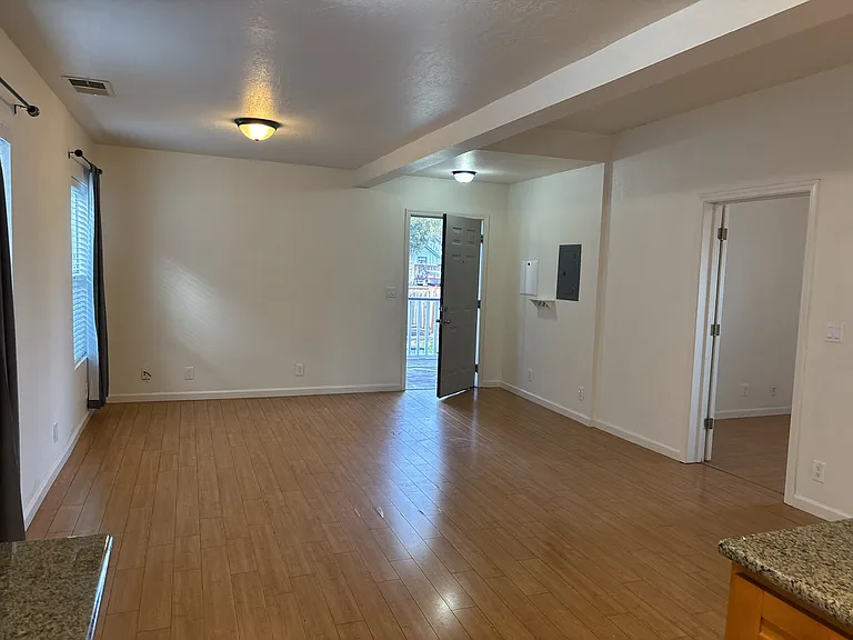 330 Capitol St #C — Photo 39