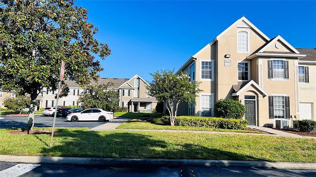 3 bed, 2.0 bath, 1202 sqft, $2,100 — Photo 4