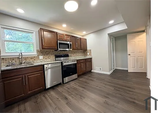 494 Kenilworth Ct — Photo 10