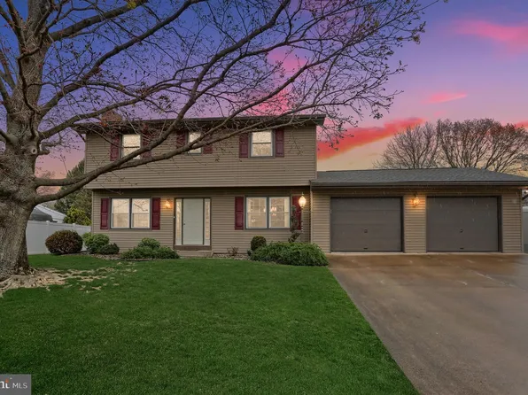 1142 Park Dr, Palmyra, PA 17078