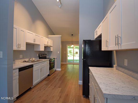 5th image of 3310 Parkway Ct #B