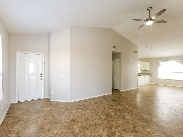 1058 S Sierra St — Photo 3