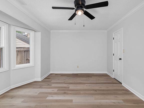 5th image of 249 Woodcastle Dr
