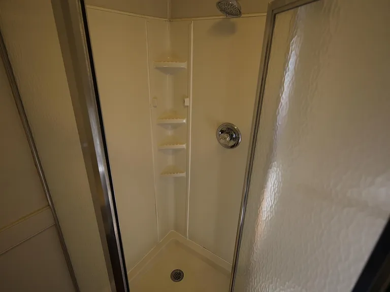 Standing shower