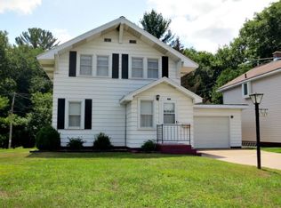 1507 W D St, Iron Mountain, MI 49801