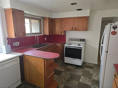 324 E Mission Ave Photo 1