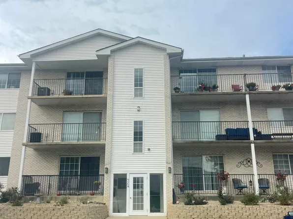 406 Sturdy Rd APT A12, Valparaiso, IN 46383