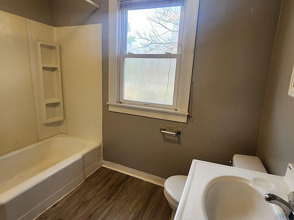 5th image of 21 A St