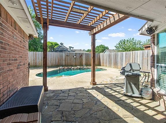 2nd image of 118 Post Oak Dr