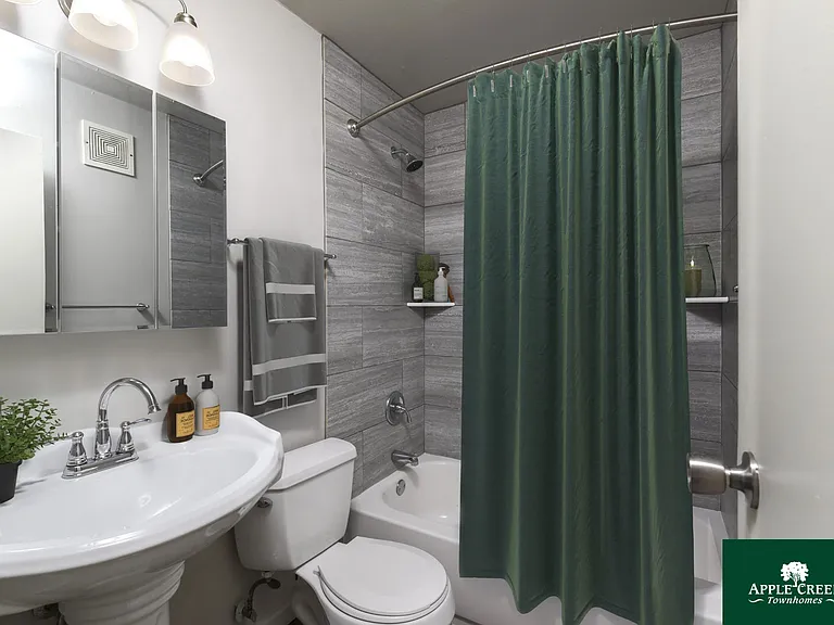 Apple Creek Townhomes — Photo 12