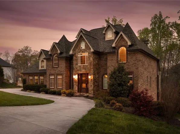 8557 Sheppards Run Dr, Kernersville, NC 27284