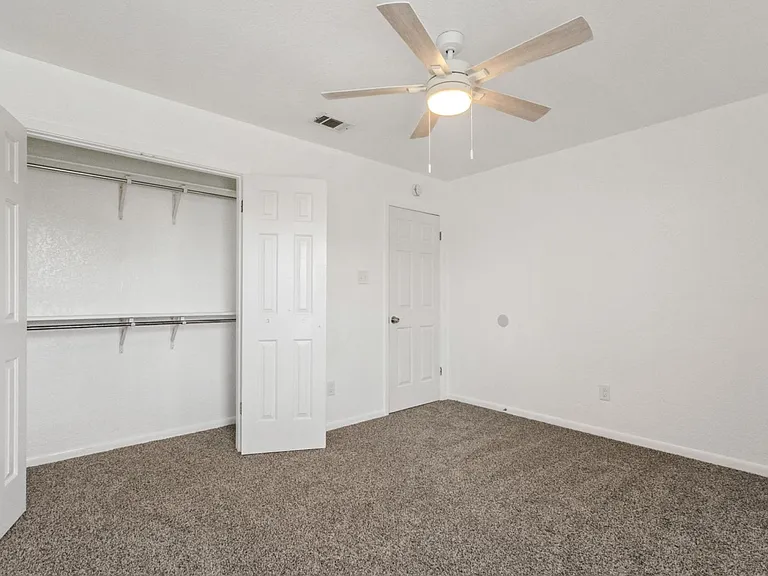 2410 Royal Crest Cir — Photo 12