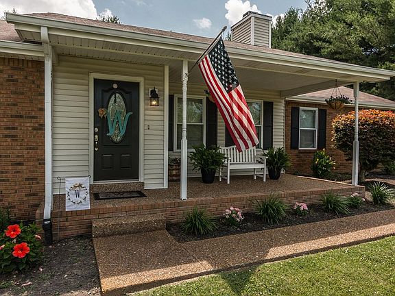 3rd image of 208 Lone Oak Dr