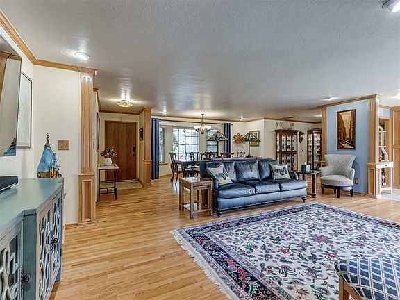 3rd image of 2703 Willow Creek Dr