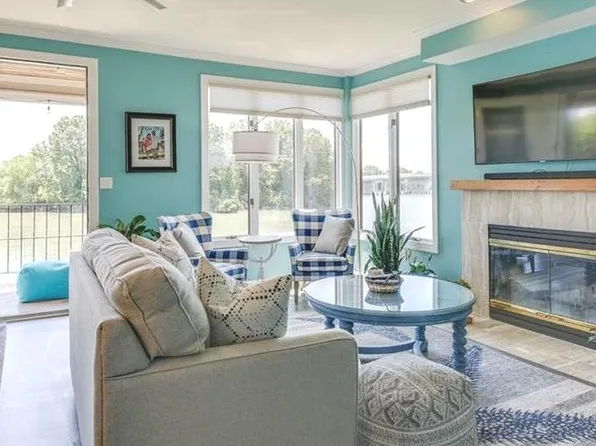 30 Brough Ln APT 203, Hampton, VA 23669