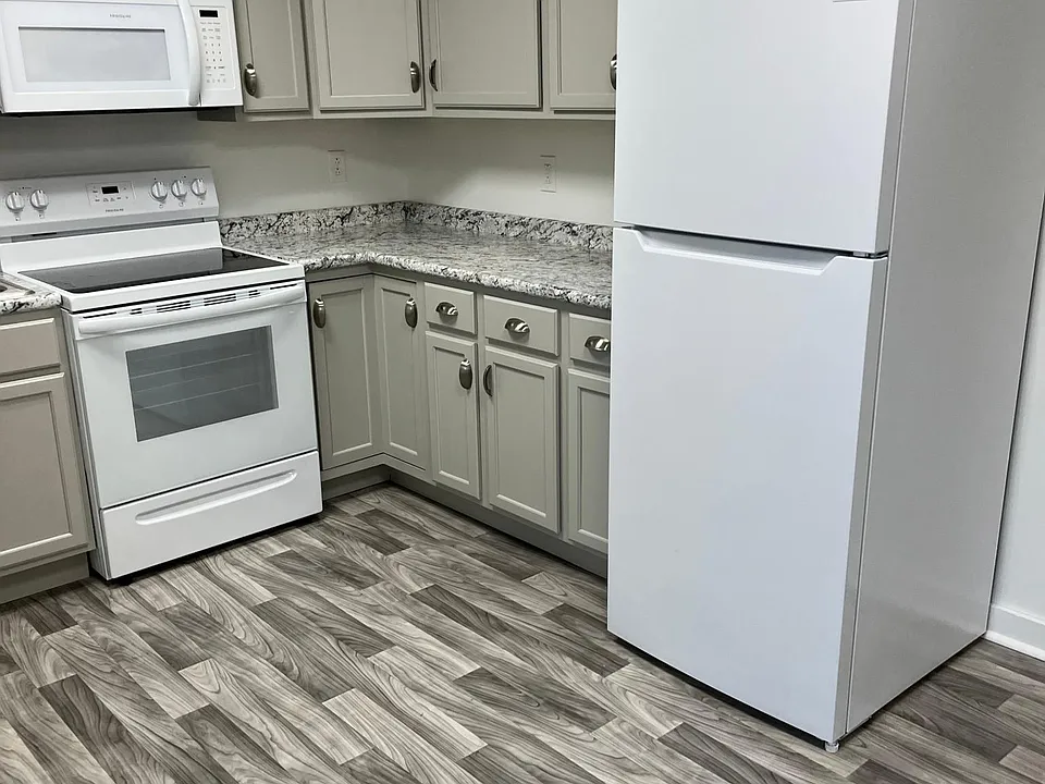 560 Summit Ave #1