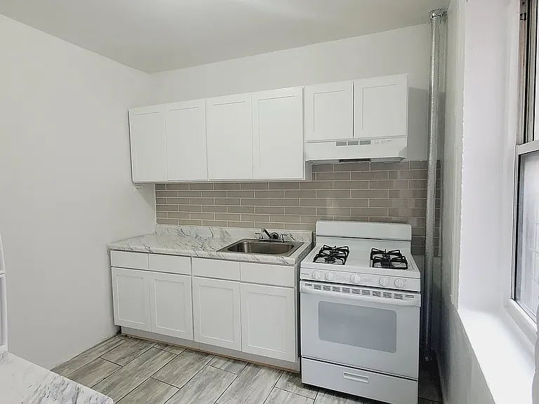 711 Walton Ave #4R — Photo 4