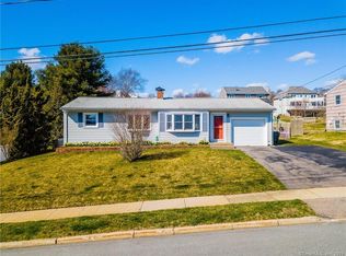 18 Sachem Rd, Groton, CT 06340