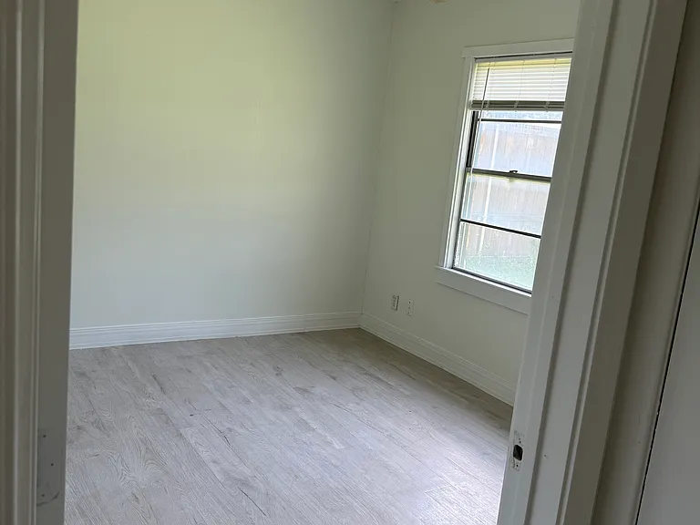 341 Kaye St — Photo 10
