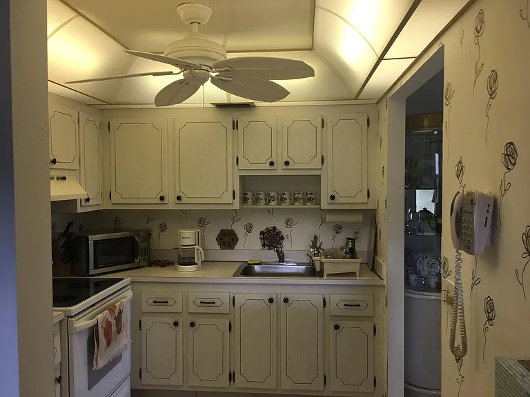 99 Saxony Cir #C — Photo 7
