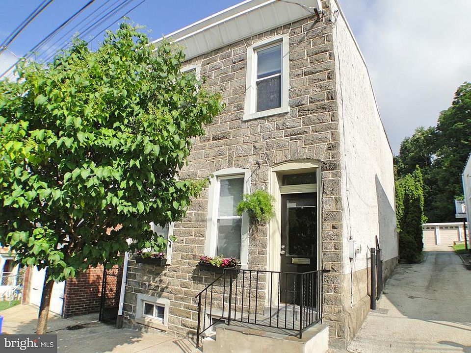 1st image of 303 Salaignac St