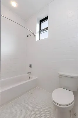 Rented by Space Real Estate | media 32