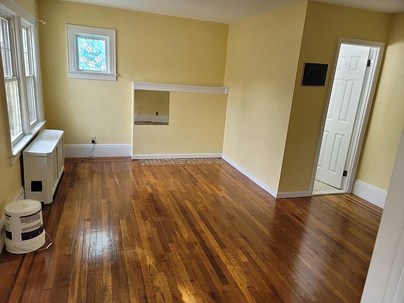 1st Floor Living Room Pic 2