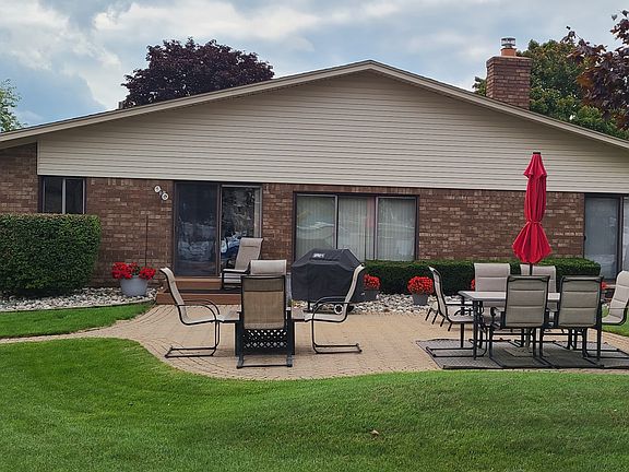 2nd image of 7242 Parklane Dr