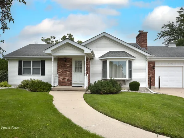 1009 3rd St, Harvard, IL 60033