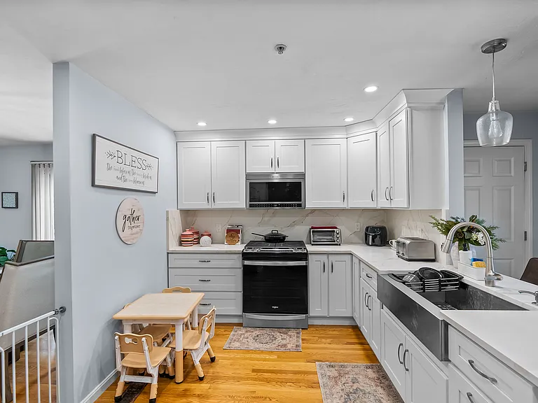 107 Meadow Ln #107 — Photo 4