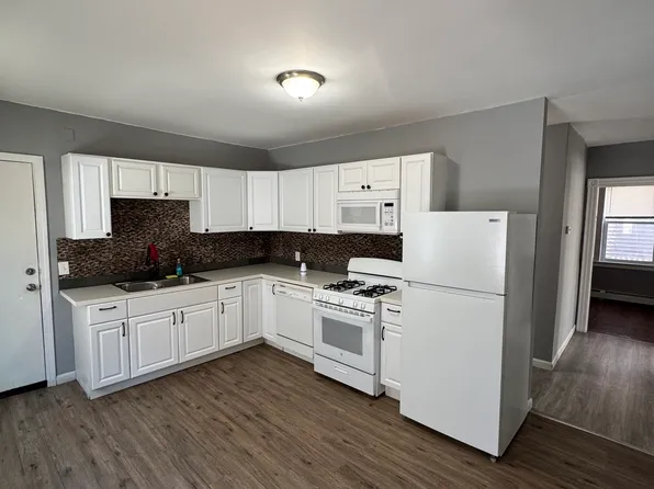 451 Admiral St APT 1, Providence, RI 02908