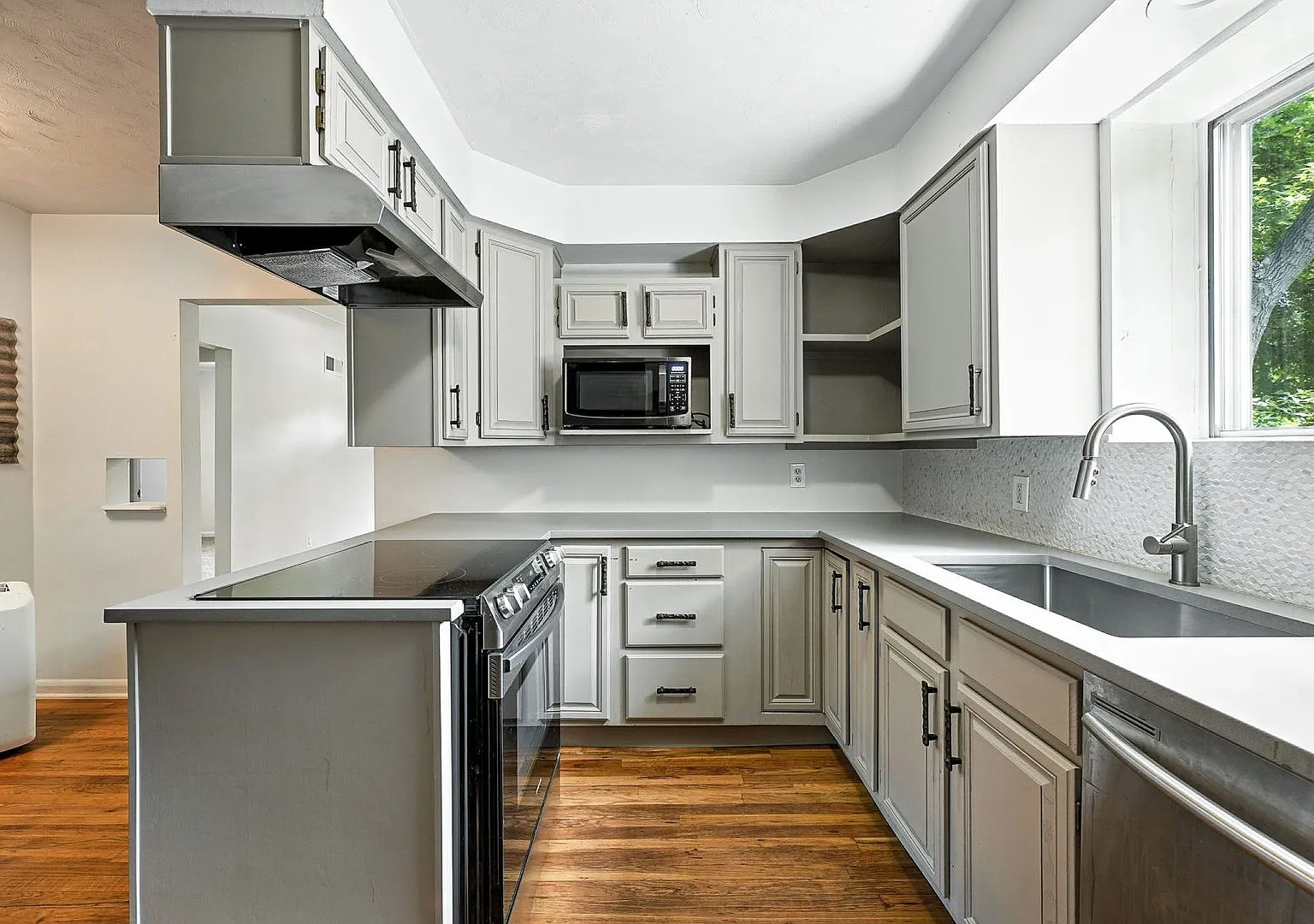 Upper Level Duplex with High walk score! Adjacent to Swedish and Craig Hospitals! — Photo 4