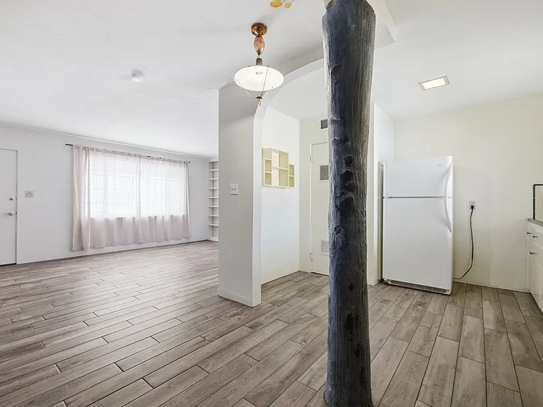 626 N Venice Ave — Photo 10