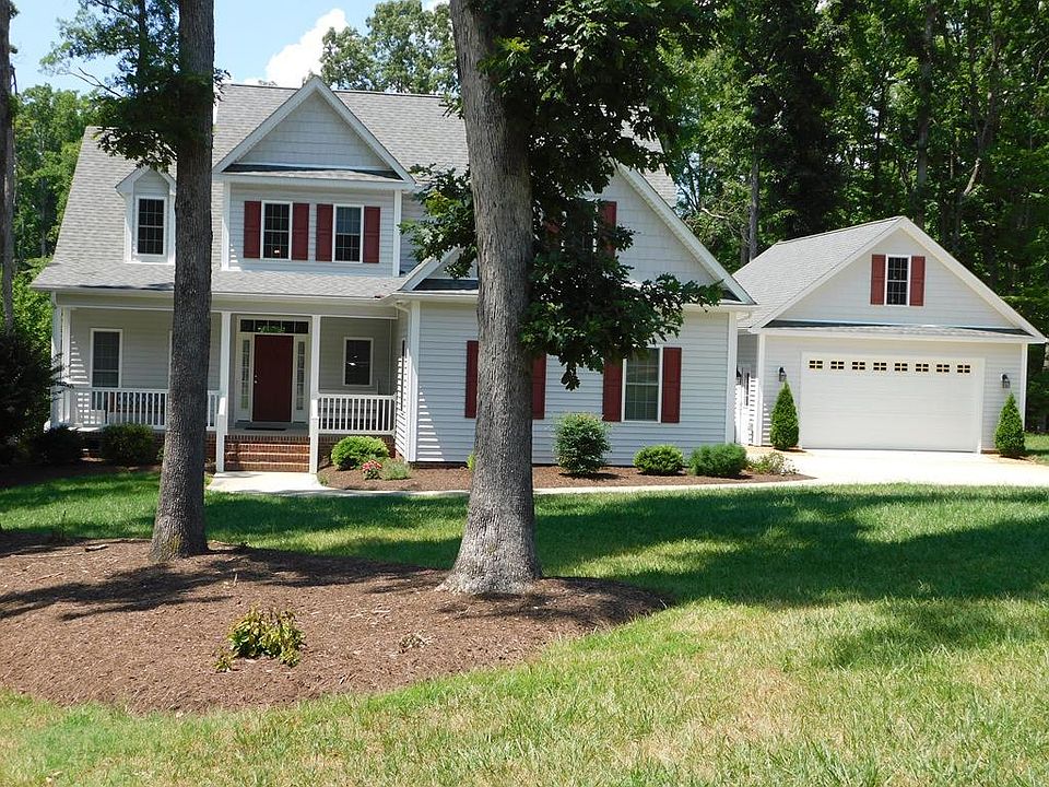 1st image of 120 Woods Ct