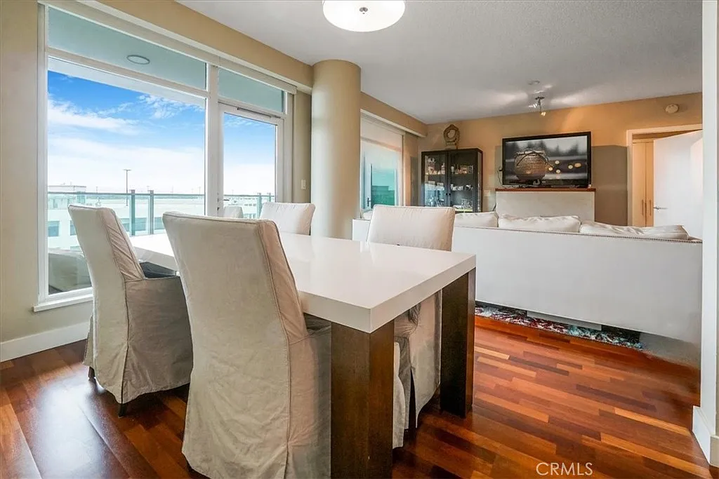 2 bed, 1330 sqft, $4,900 — Photo 1