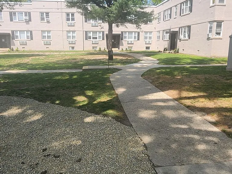 Westwood Court Apts — Photo 12