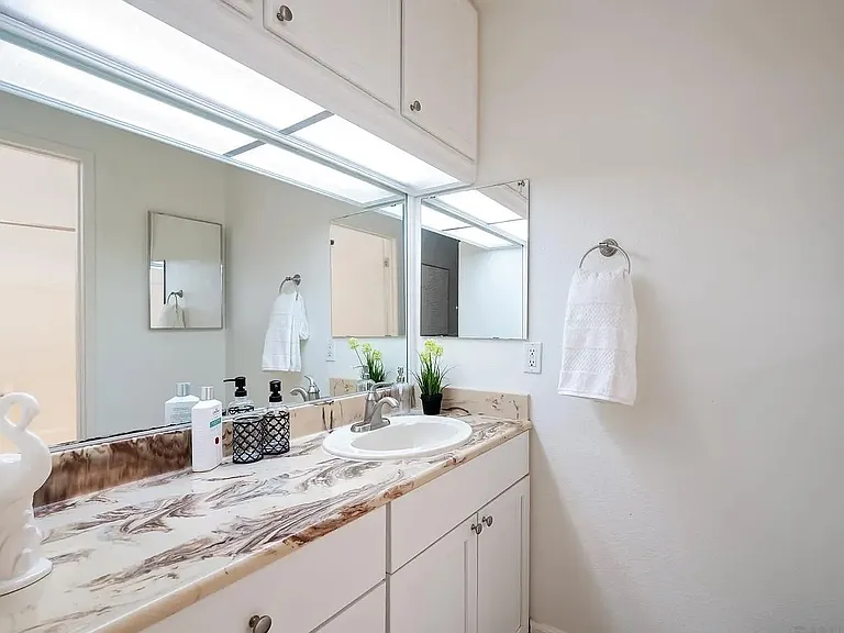 550 Camino De La Reina #3D — Photo 3